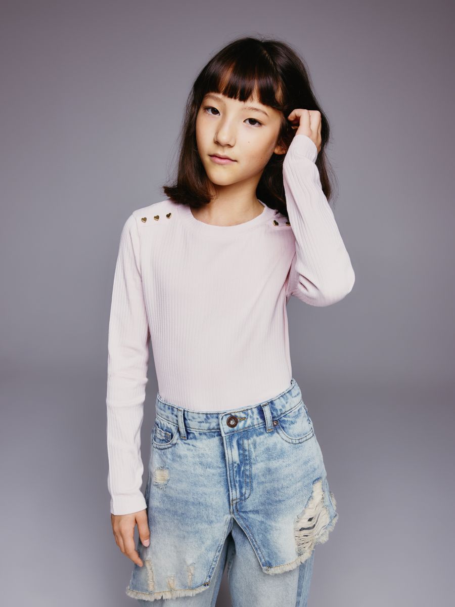 T-shirt with decorative buttons - pastel pink - RESERVED