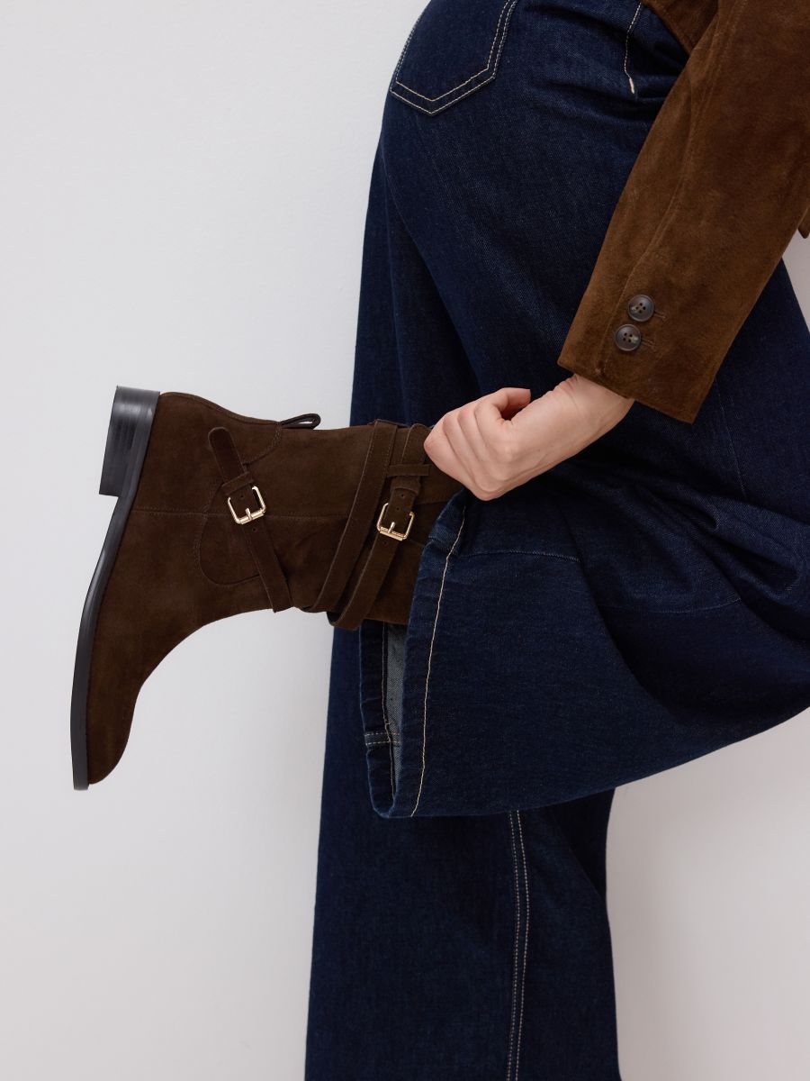 LADIES` ANKLE BOOTS - темно коричневий - RESERVED