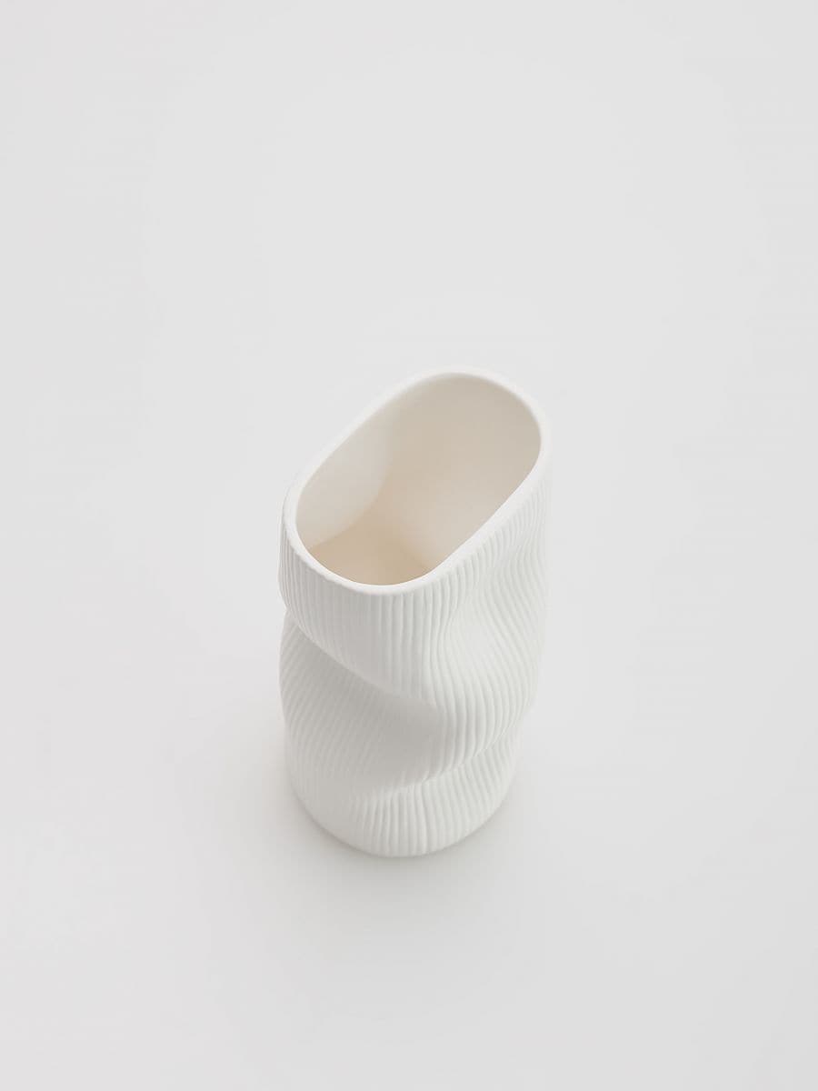 Vase med organisk form - hvid - RESERVED