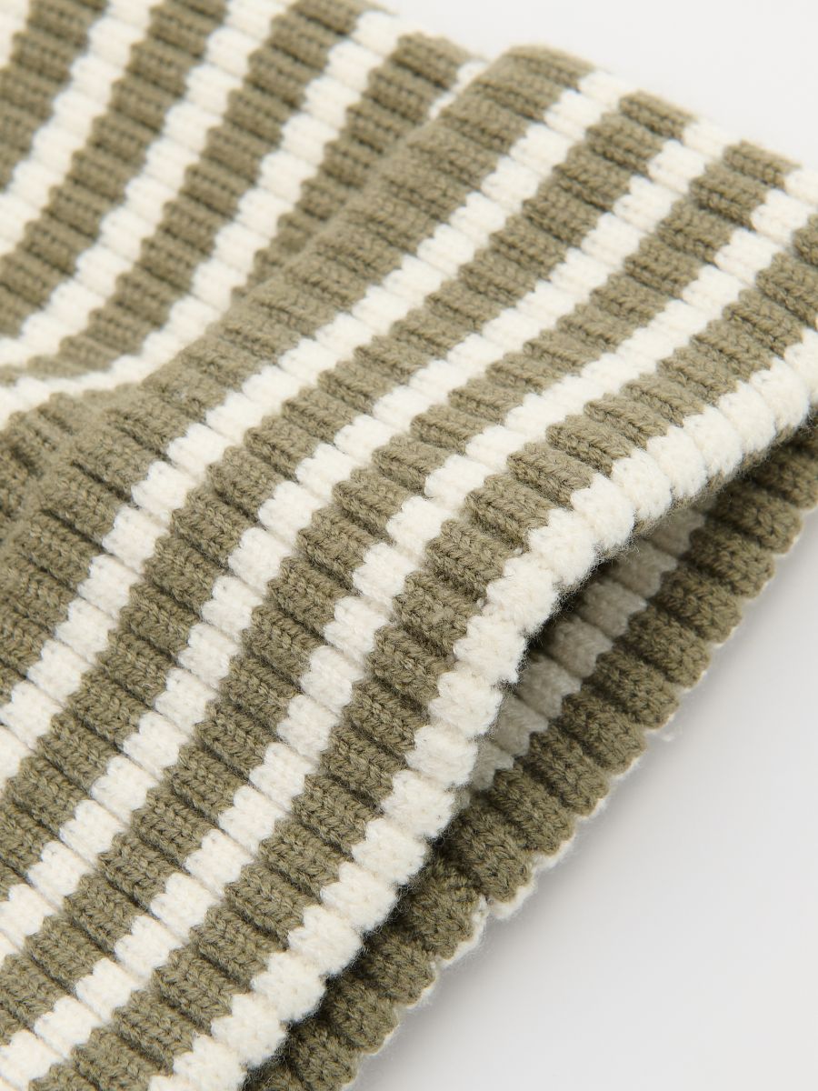 Viscose blend knitted beanie - light olive - RESERVED - 2