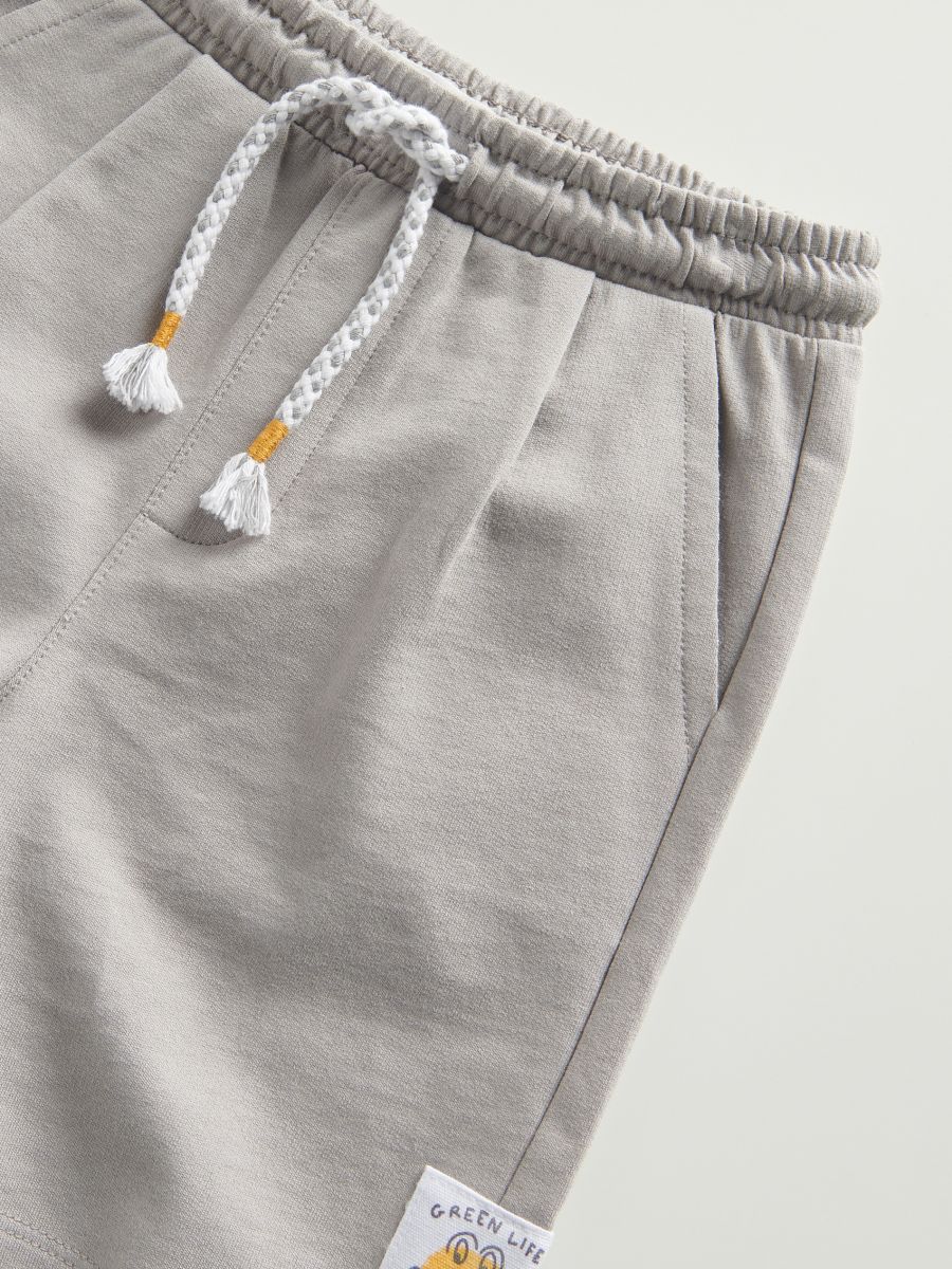 Bermuda shorts with patch - light grey - RESERVED - 3