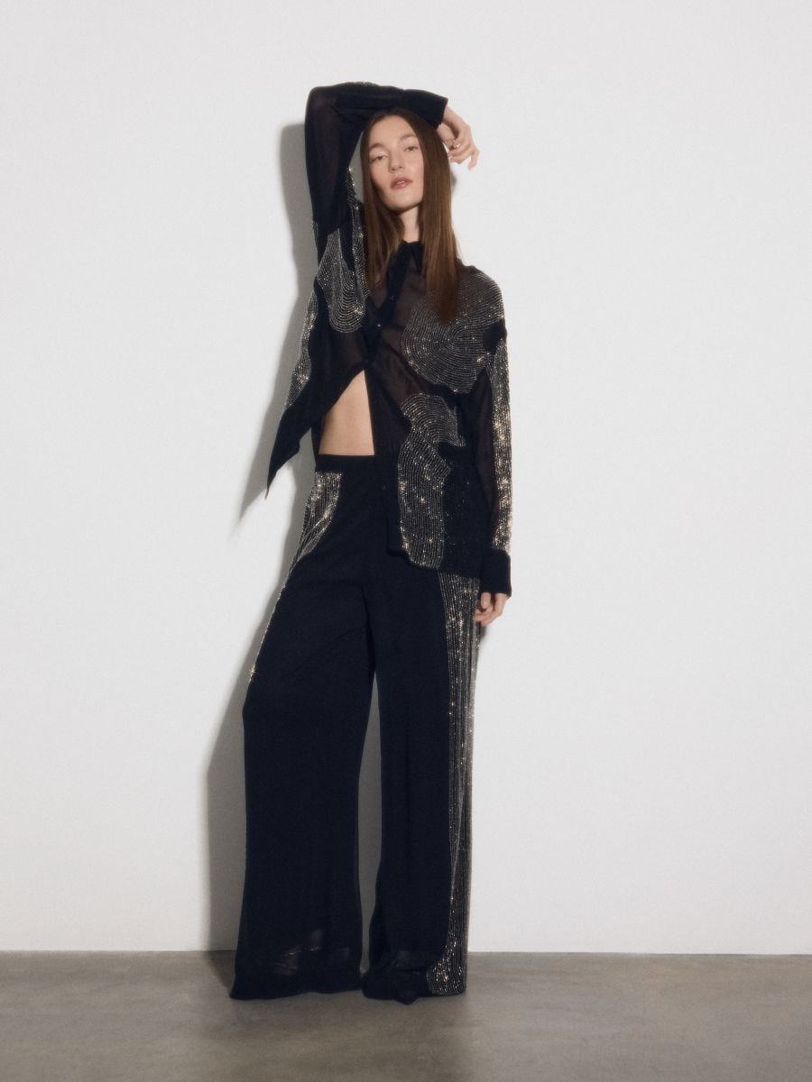 Viskosehose mit Applikation - schwarz - RESERVED