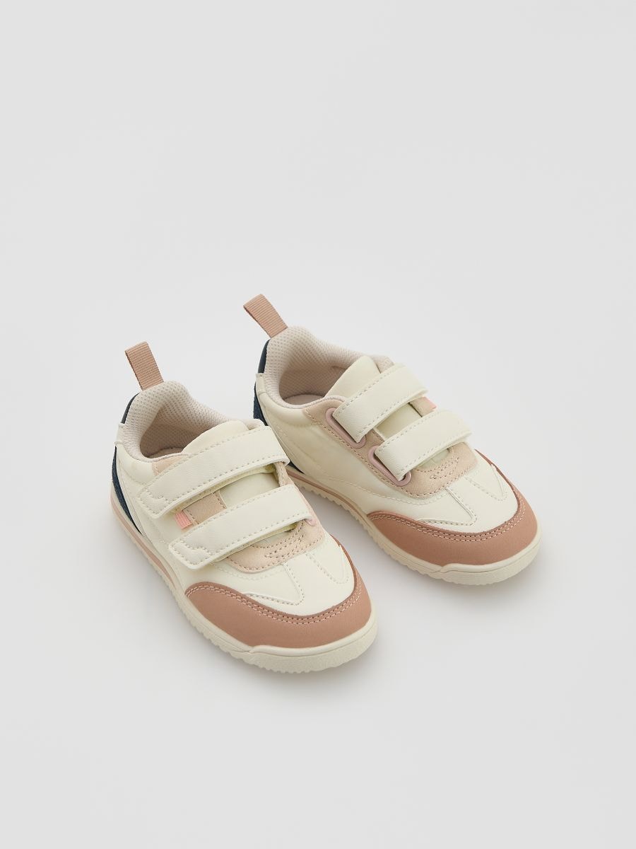 Sneaker aus Materialmix - beige - RESERVED