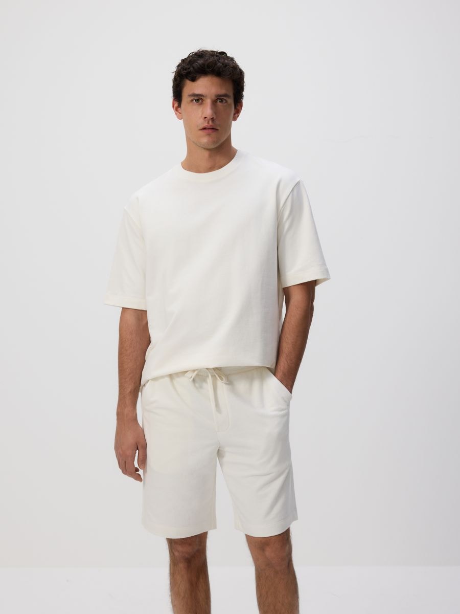 Regular fit sweat shorts - cream - RESERVED - 2