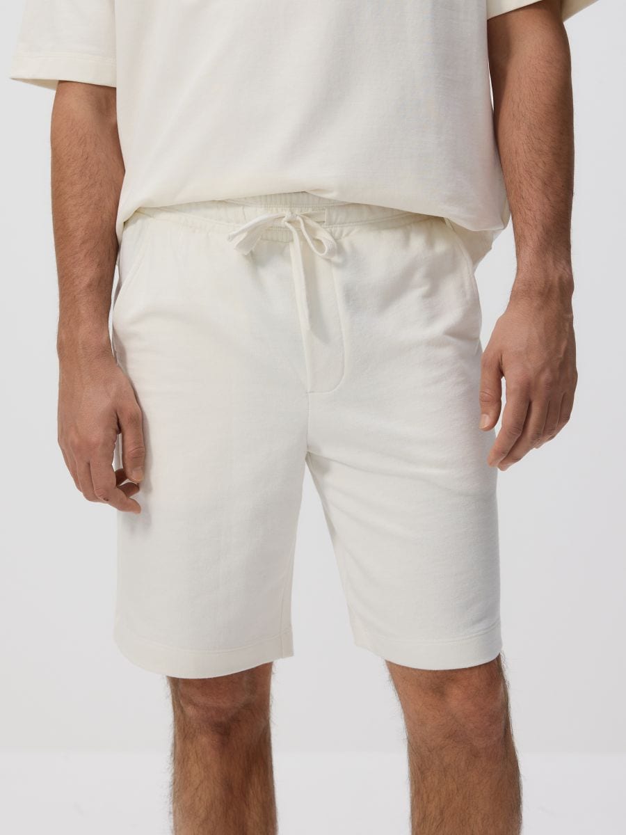 Regular fit sweat shorts - cream - RESERVED - 2