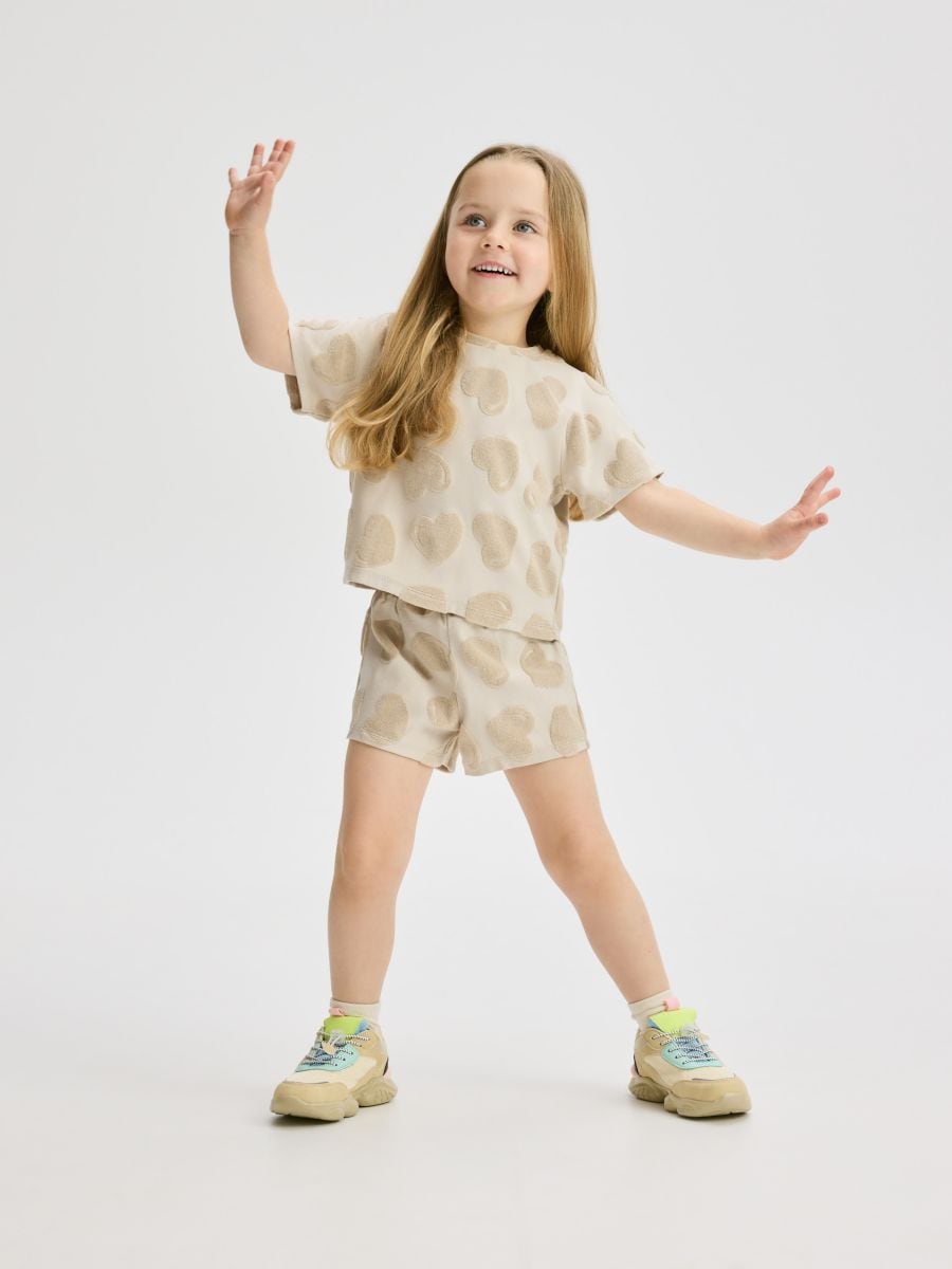 BABIES` T-SHIRT & SHORTS - beige - RESERVED
