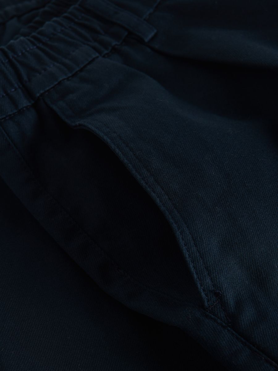 Chino shorts with pressed crease - navy - RESERVED - 5