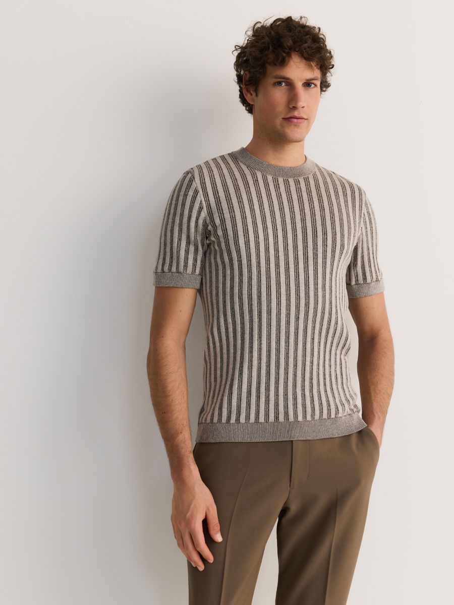 Jumper in textured knit - cream - RESERVED