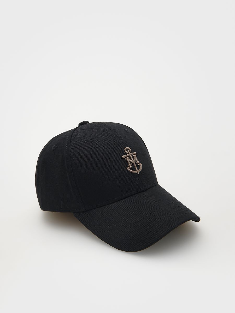 Baseball kepurė su snapeliu ir siuviniu - juoda - RESERVED