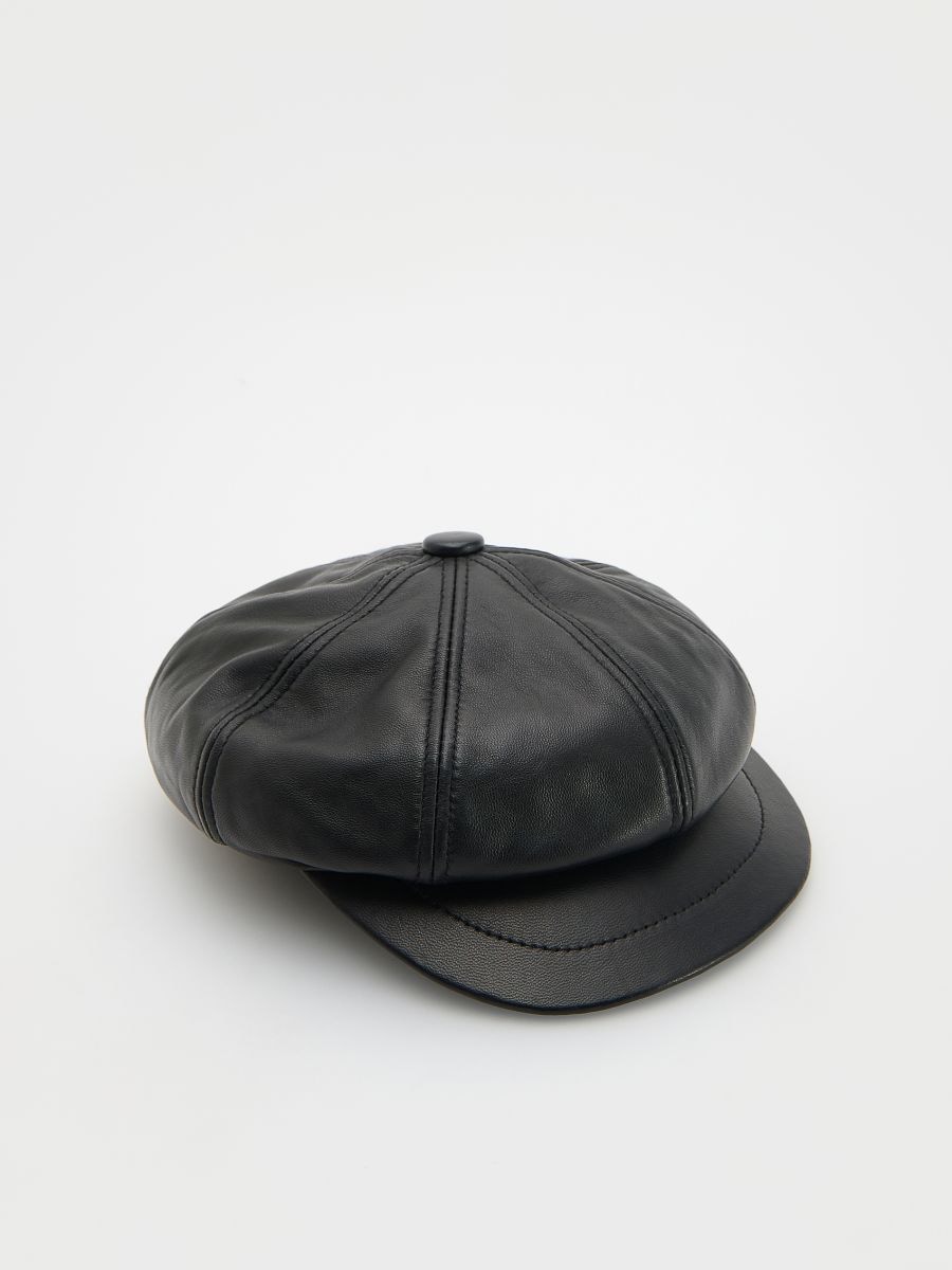 Berretto alla marinara in pelle con visiera Colore nero RESERVED 405CM 99X