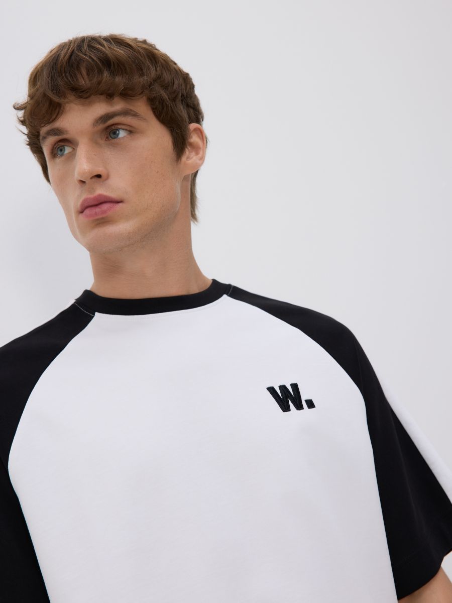 Oversized T-shirt with raglan sleeves - white - RESERVED