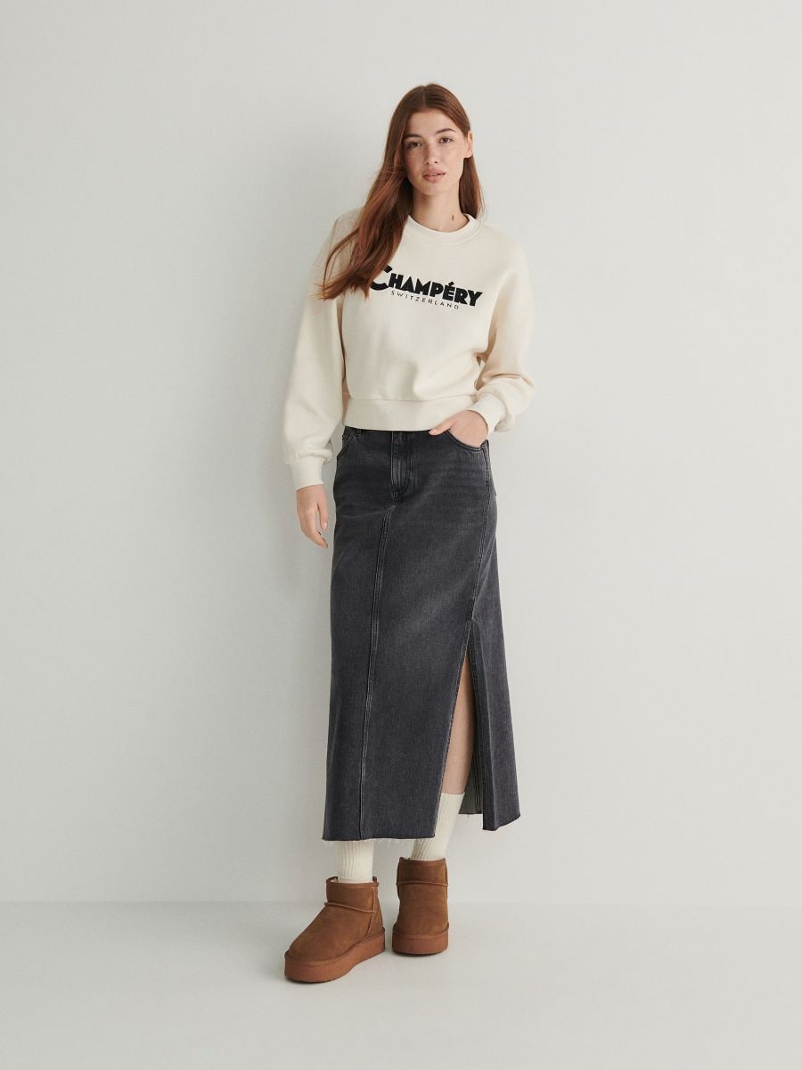 Denim skirt with front split Color black - RESERVED - 4113T-99J