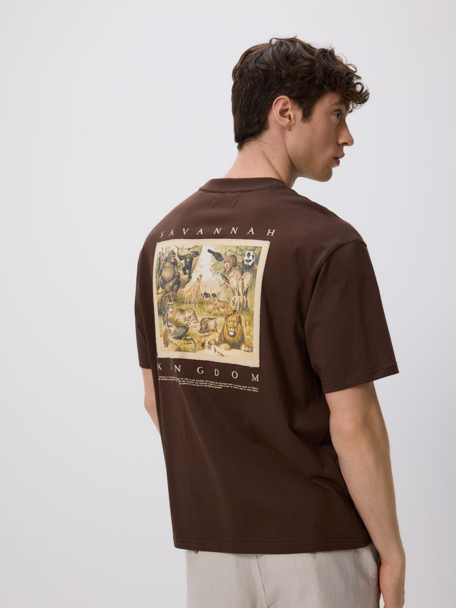 T-shirt i boxy cut med lap - mørkebrun - RESERVED