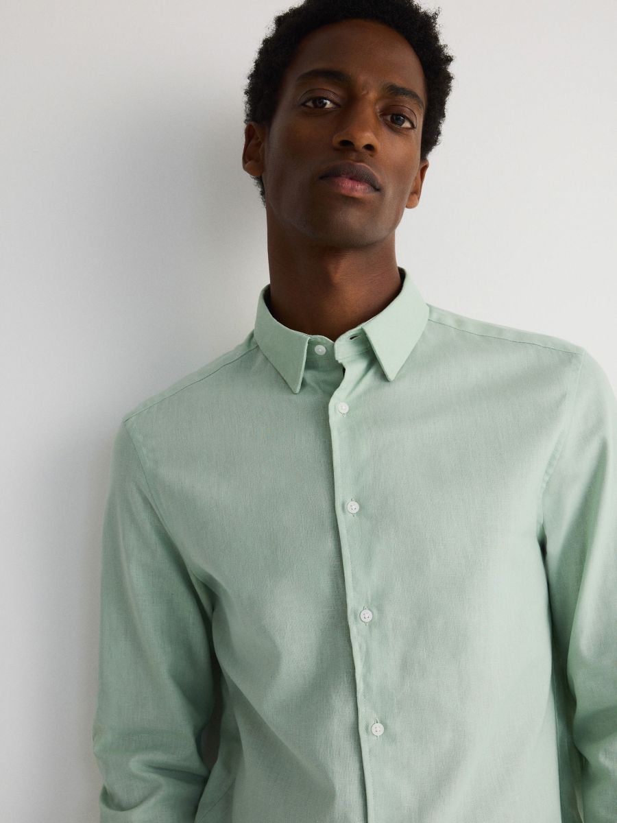 Chemise à coupe standard en lin mélangé - vert pâle - RESERVED