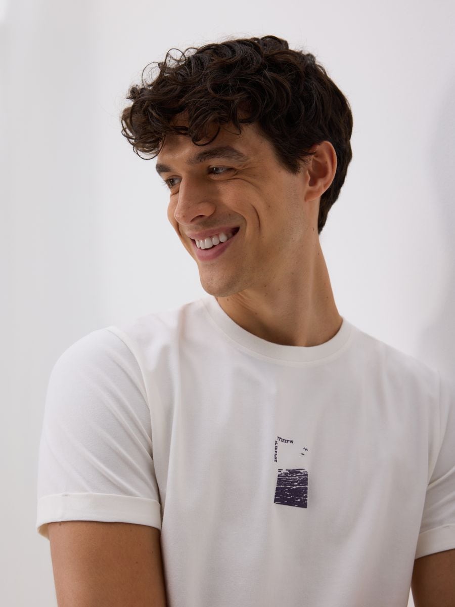 Bedrucktes T-Shirt im Regular-Fit - creme - RESERVED