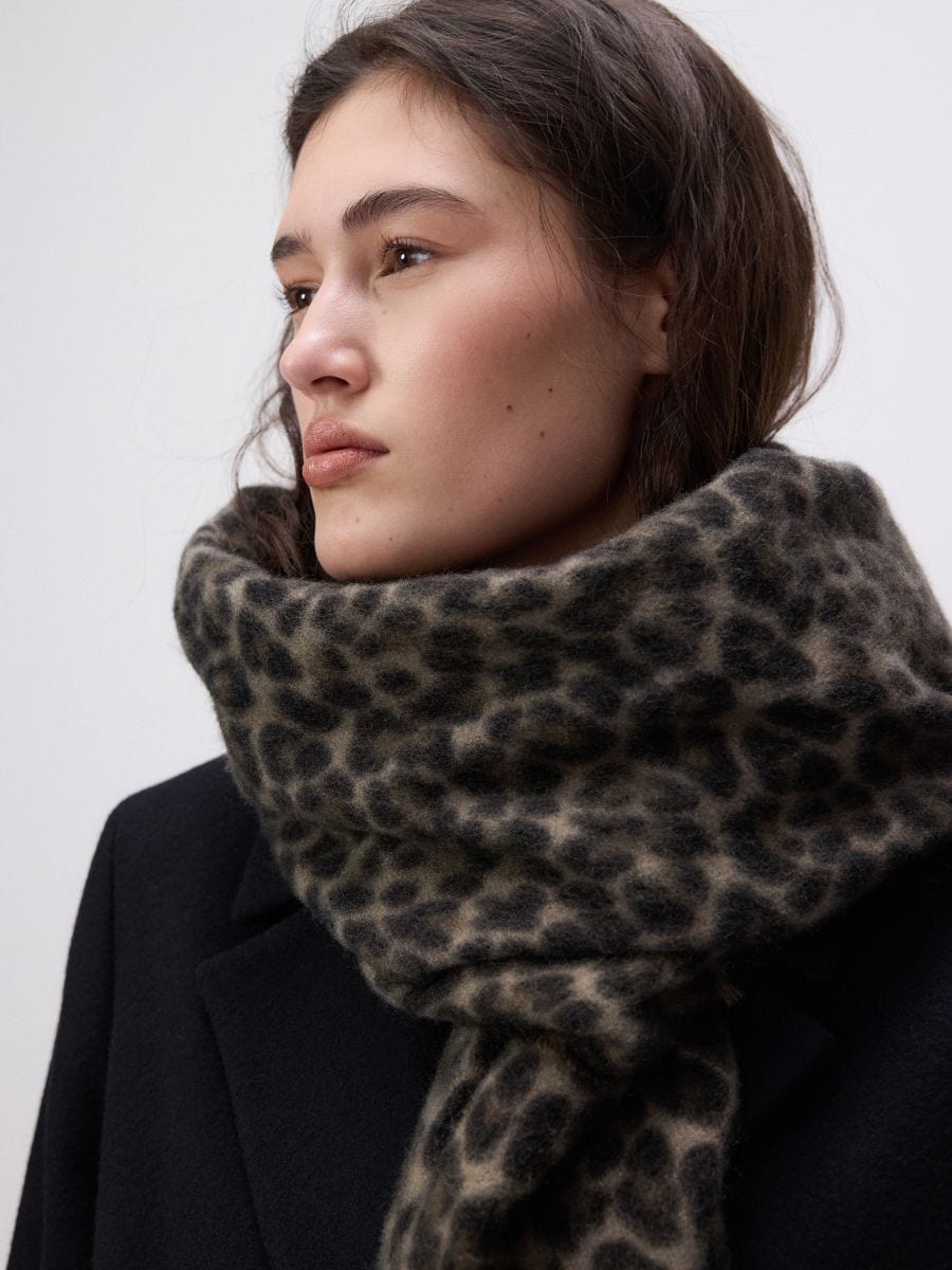 Animal pattern scarf - dark grey - RESERVED