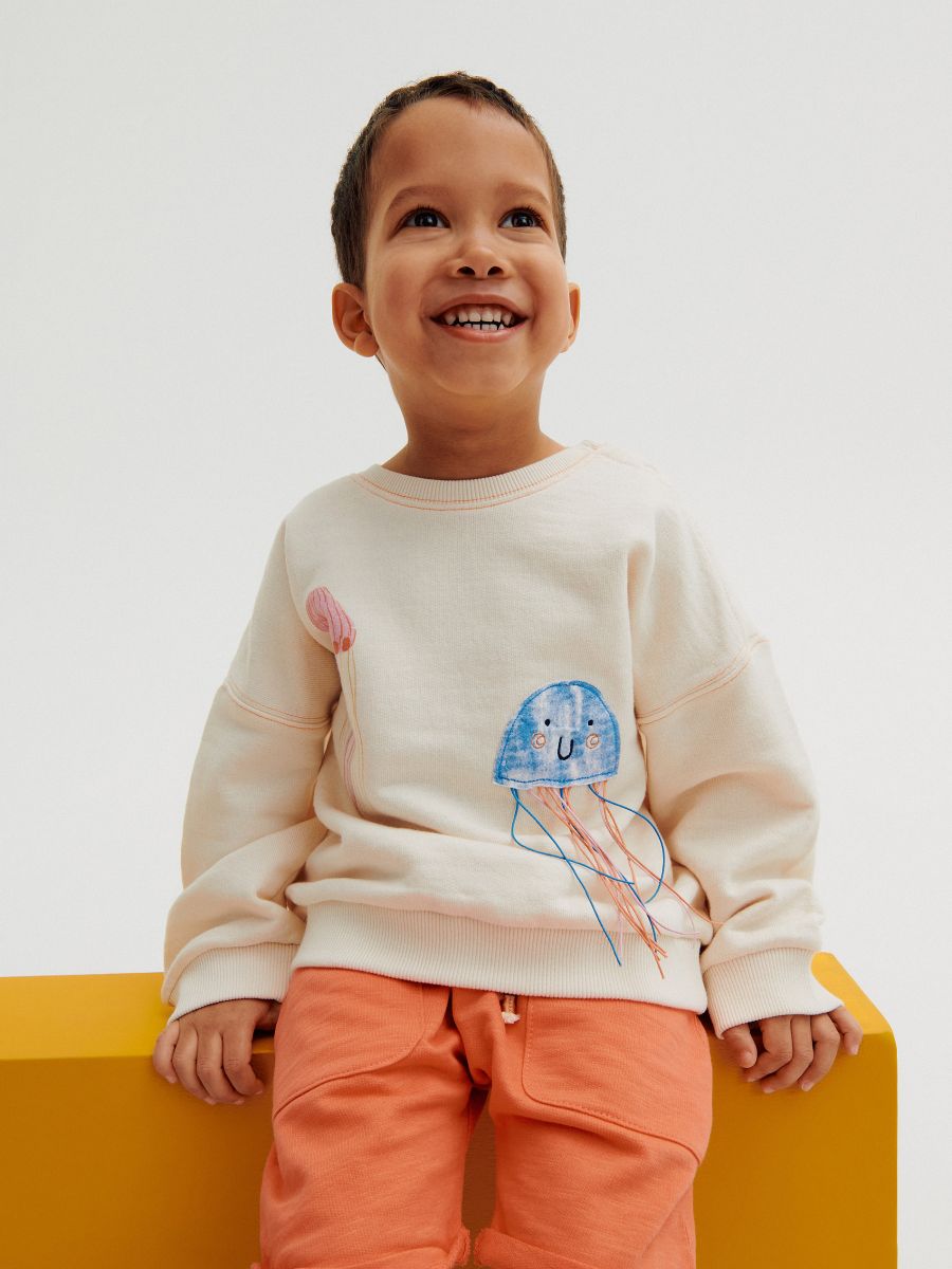 Oversized sweatshirt with jellyfish motif Color cream - RESERVED - 4346S-01X