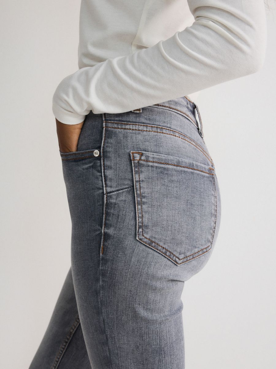 Vaqueros sculpt Color gris claro RESERVED 440BT 09J
