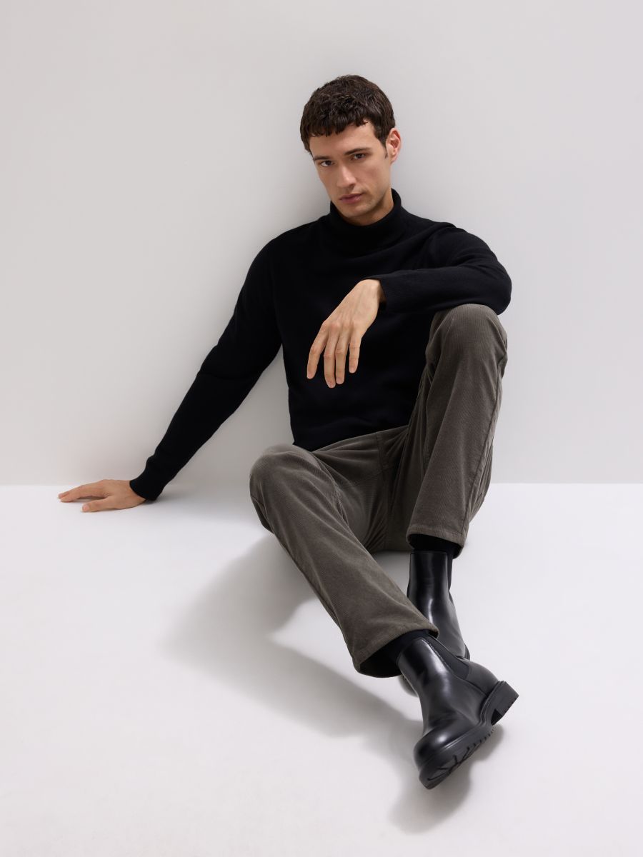 Merino wool turtleneck - black - RESERVED