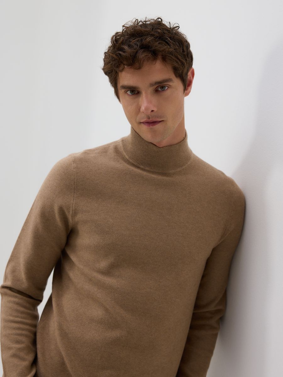 Gładki golf z dzianiny - brązowy - RESERVED