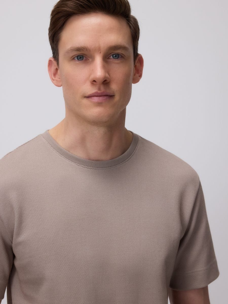 Regular-fit T-shirt in textured knit - coffee - RESERVED - 2