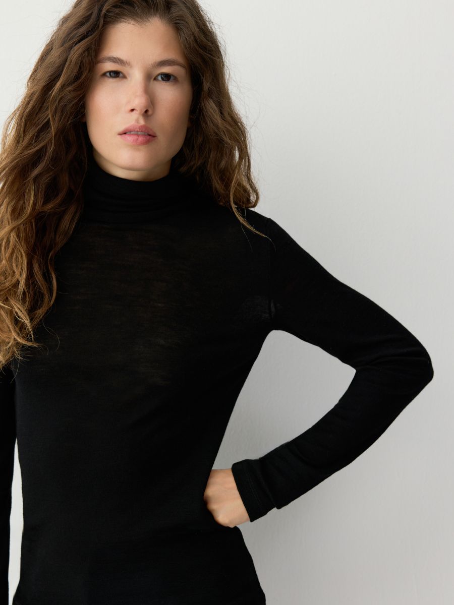 Merino wool turtleneck - black - RESERVED