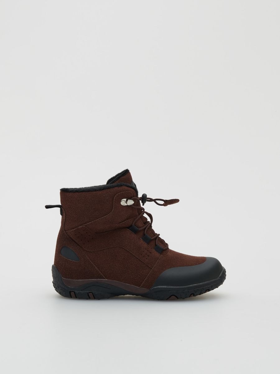 High ankle hiking boots