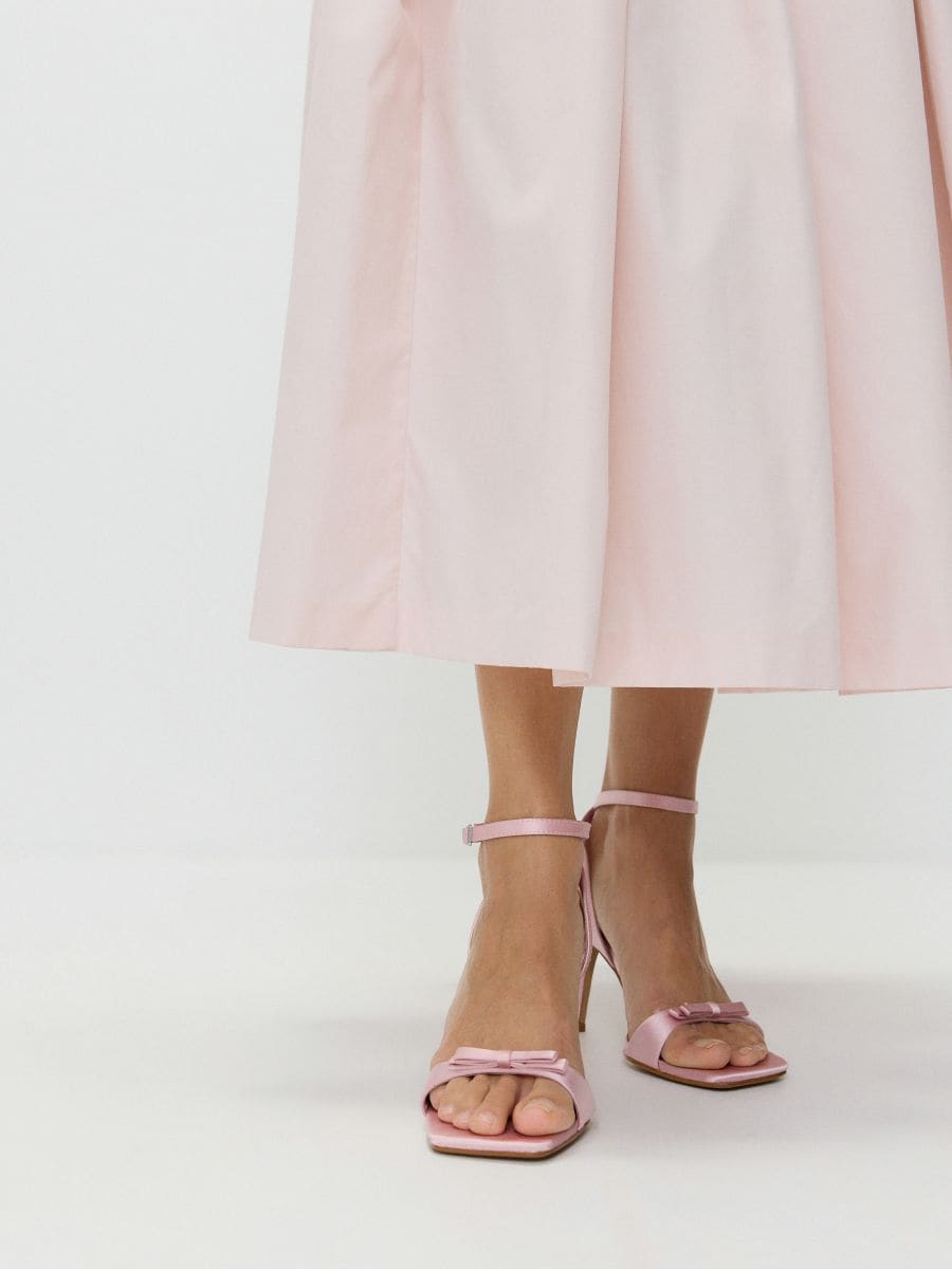 Heeled sandals with decorative bow detail - pink - RESERVED