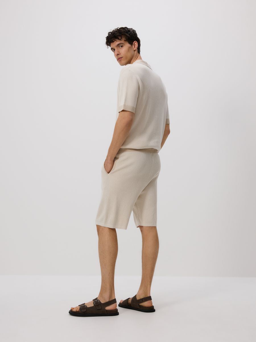 Regular shorts met structuur - beige - RESERVED - 2
