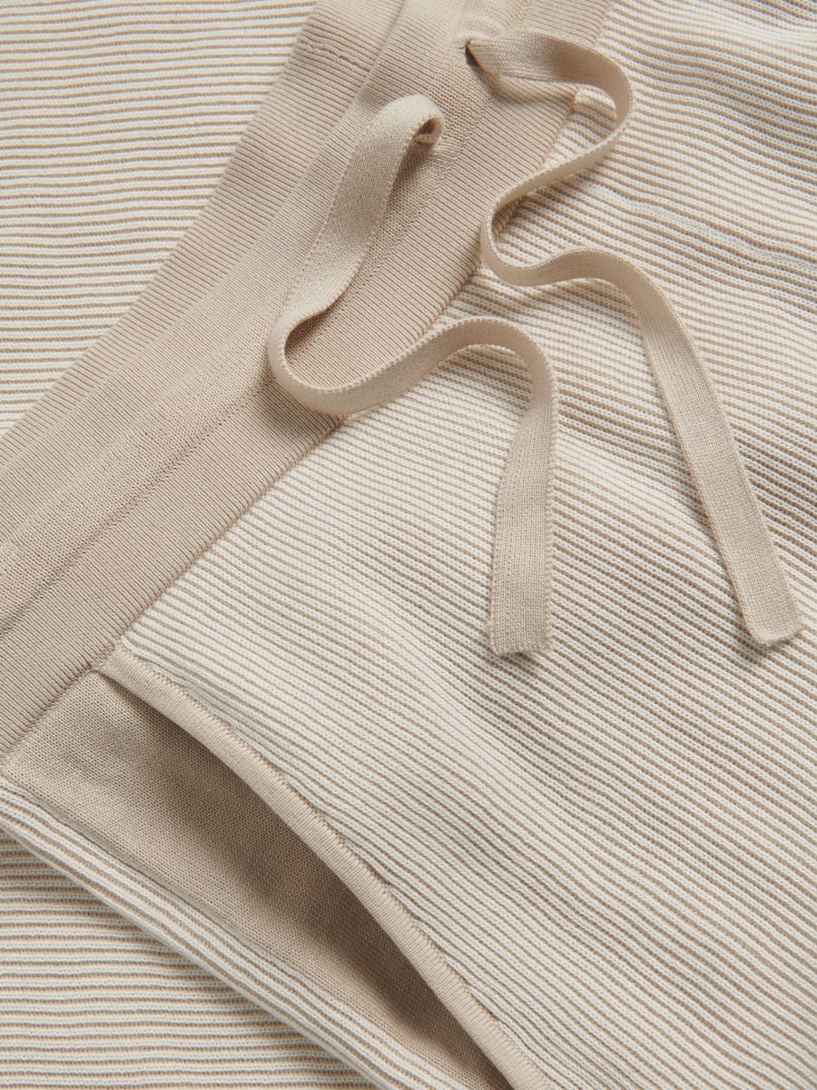 Regular shorts met structuur - beige - RESERVED - 6