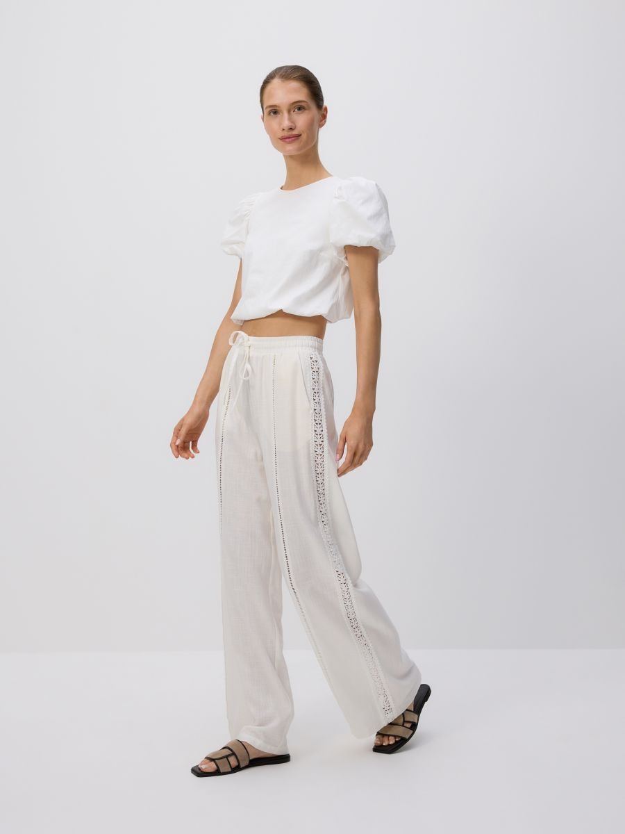 Pantalone s čipkastim detaljima - belo - RESERVED