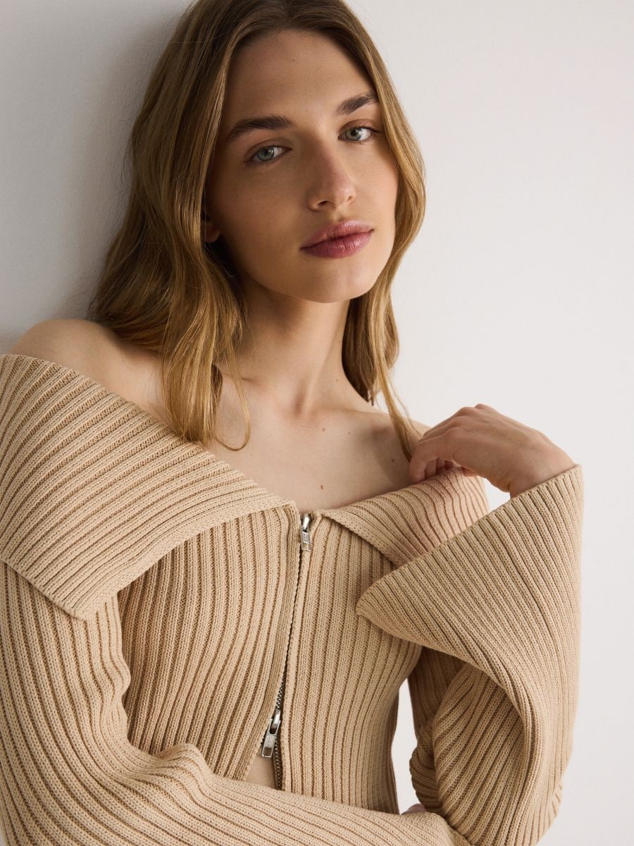 Cropped jumper with collar - beige - RESERVED