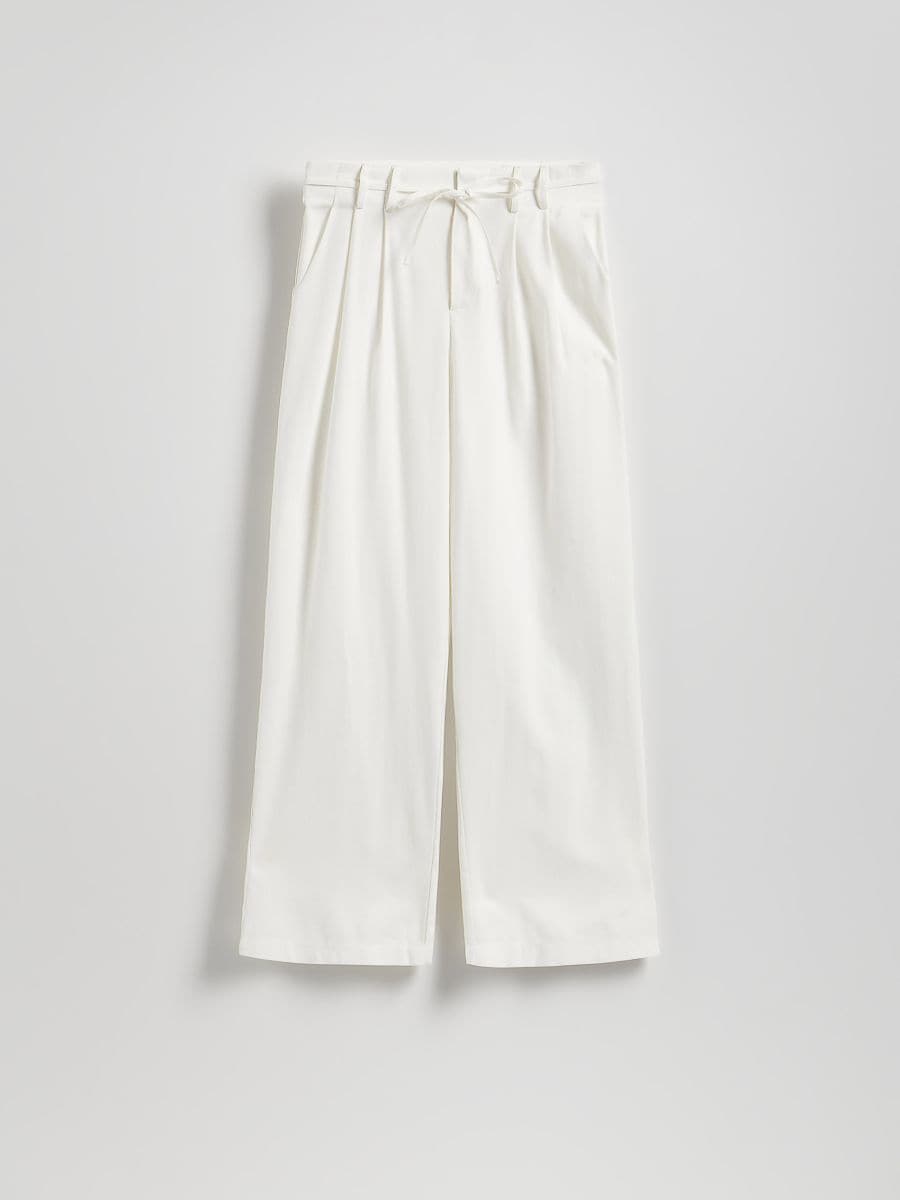 Pleated wide leg trousers - cream - RESERVED