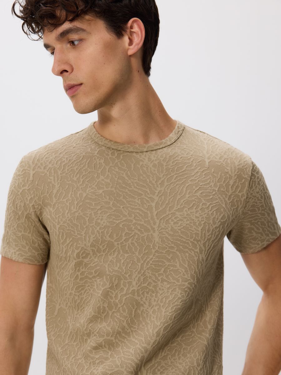 Slim fit majica kratkih rukava od strukturirane tkanine - bež - RESERVED