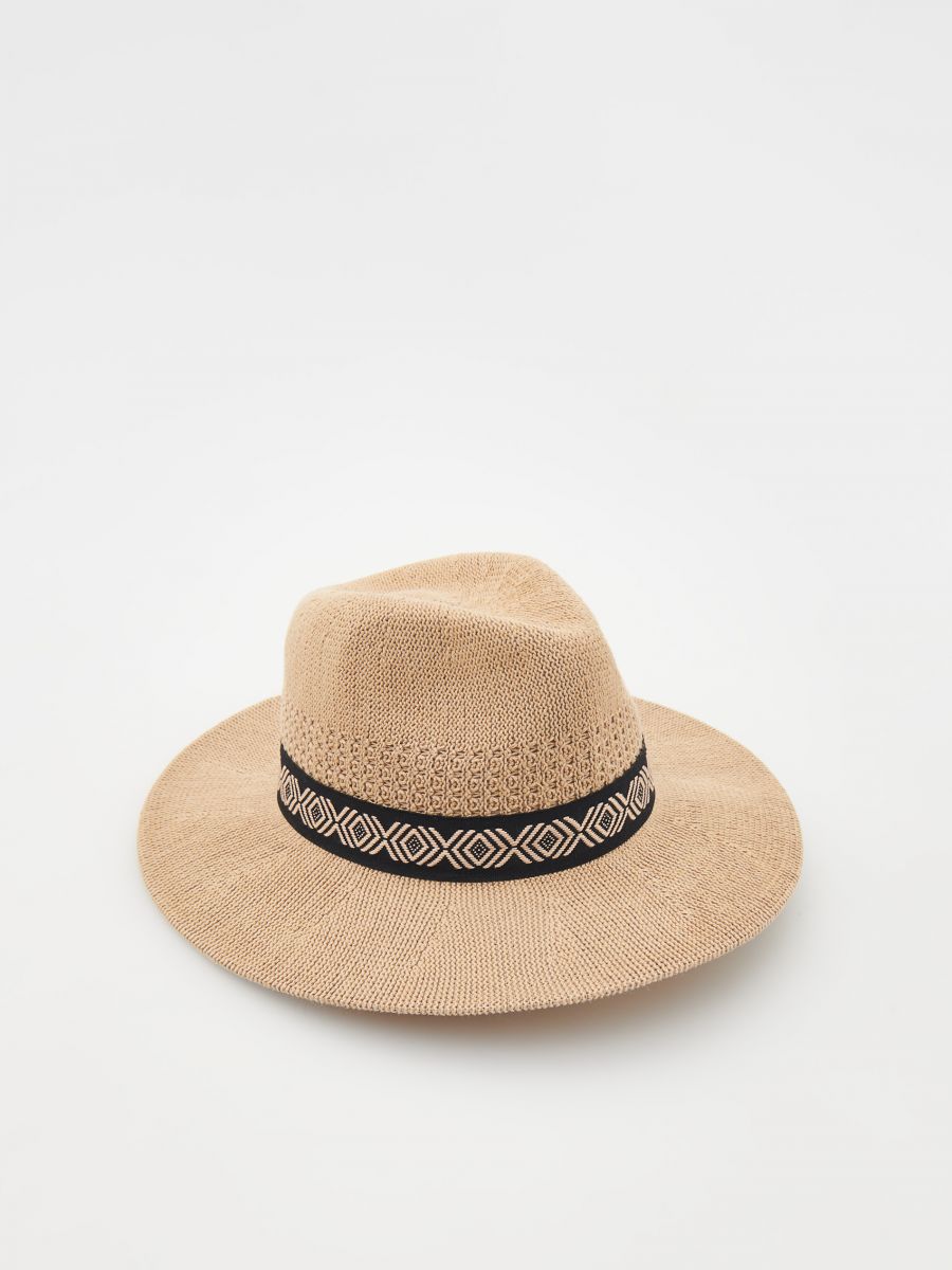 Плетена шапка с лента - жито - RESERVED