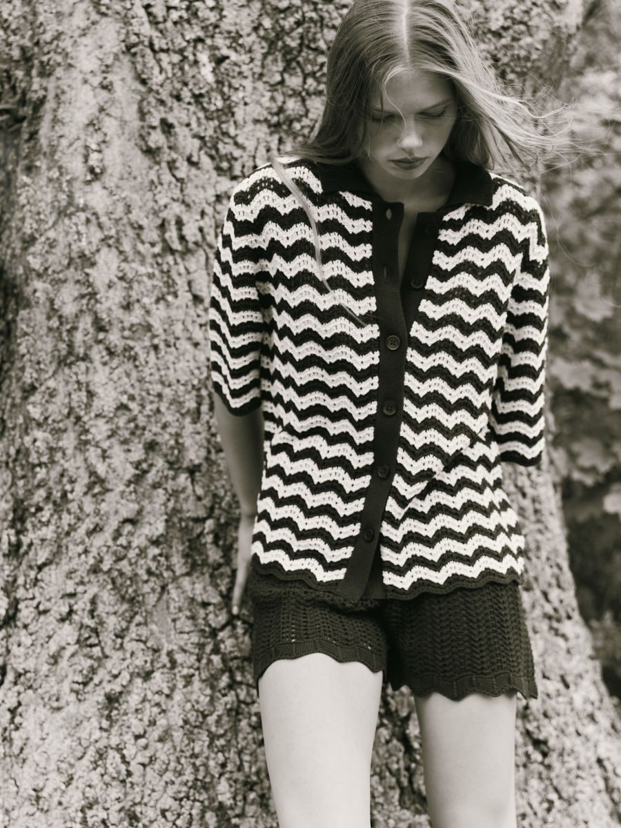 Cardigan ajurat cu guler - maro - RESERVED