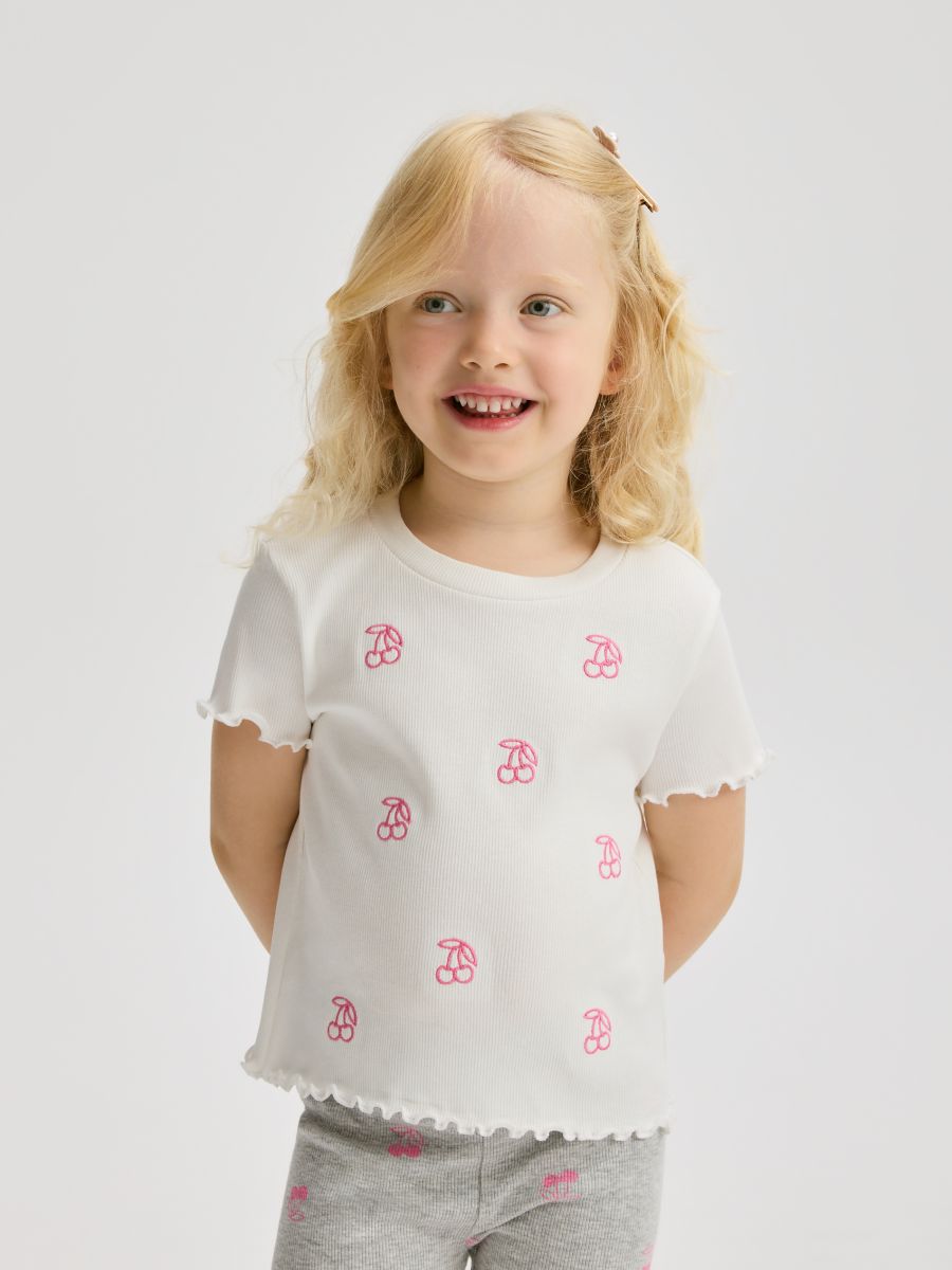 Tricou cu detaliu brodat din tricot striat - crem - RESERVED
