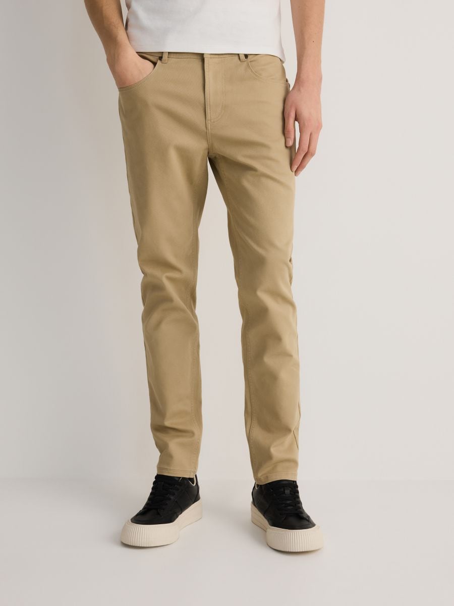 Bomuldsrige bukser i slim fit - beige - RESERVED