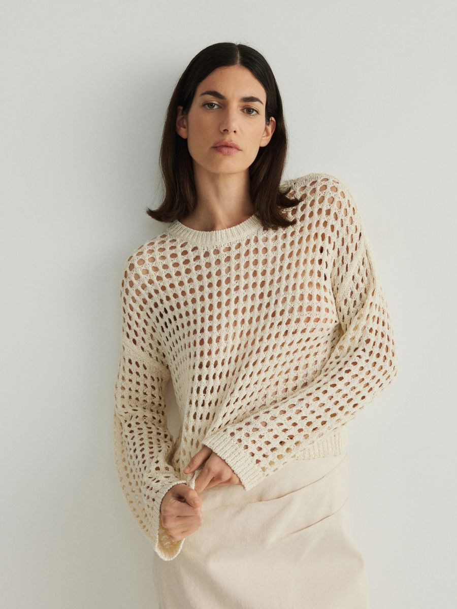 Pullover mit Lochmuster - creme - RESERVED