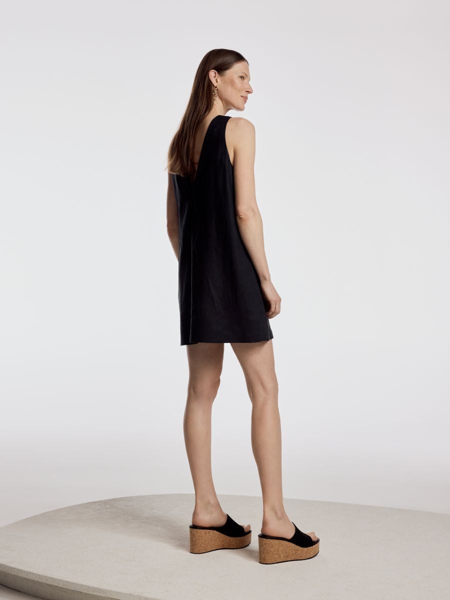 Linasegune kleit - must - RESERVED - 4