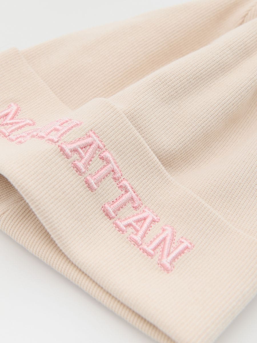Beanie with embroidered slogan - nude - RESERVED - 2