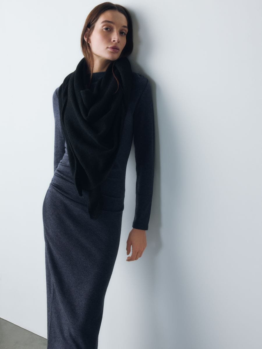 Kerchief with wool blend - black - RESERVED - 5