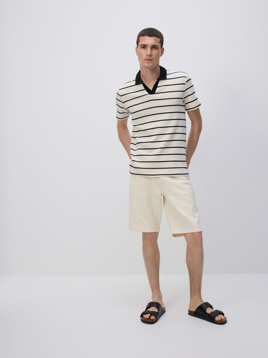 Poloskjorte i strukturstof i regular fit - creme - RESERVED - 2