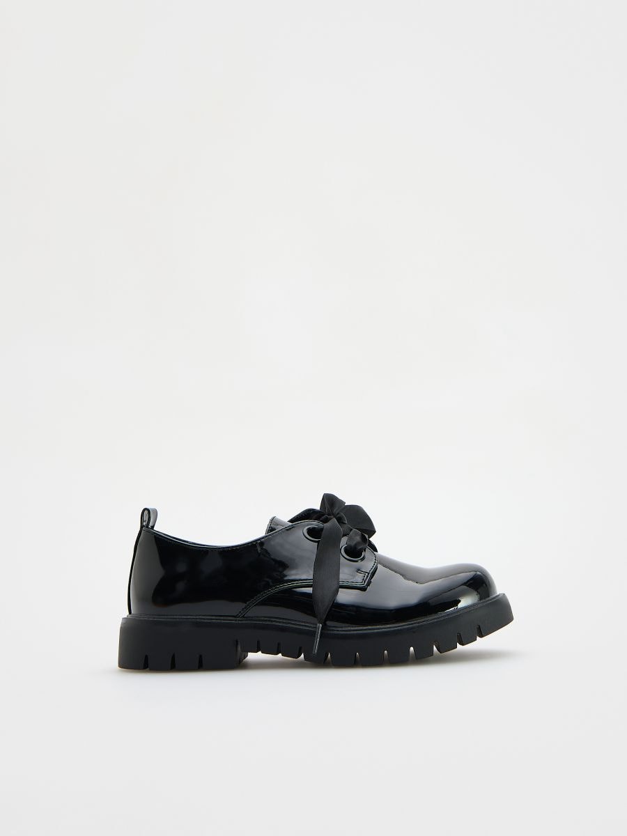 Lackierte Loafer - schwarz - RESERVED