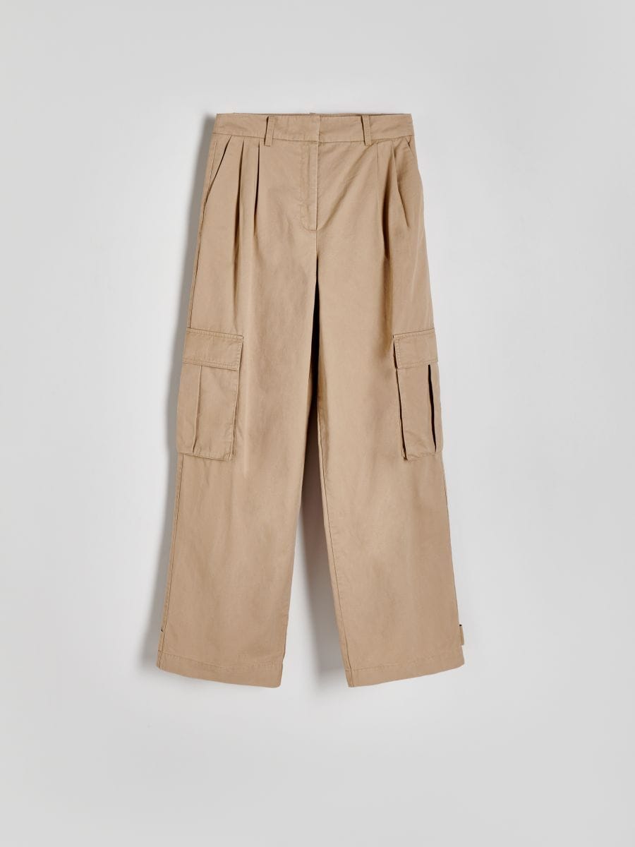 Trousers with cargo pockets