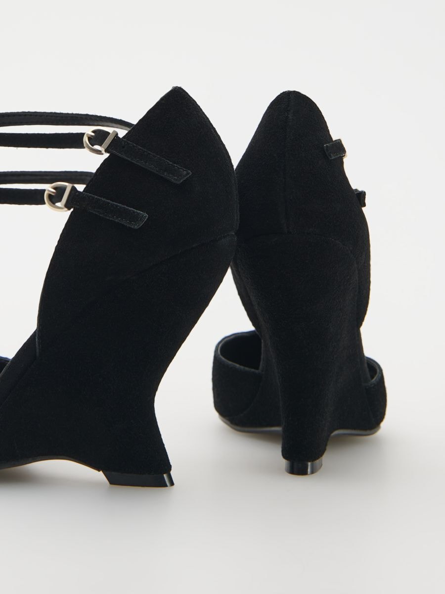 Wildlederschuhe mit Keilabsatz - schwarz - RESERVED - 5