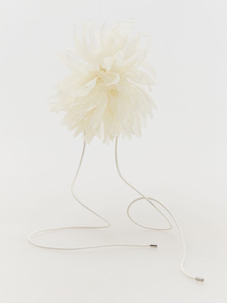 Collier ras-de-cou avec détail en forme de fleur - crème - RESERVED