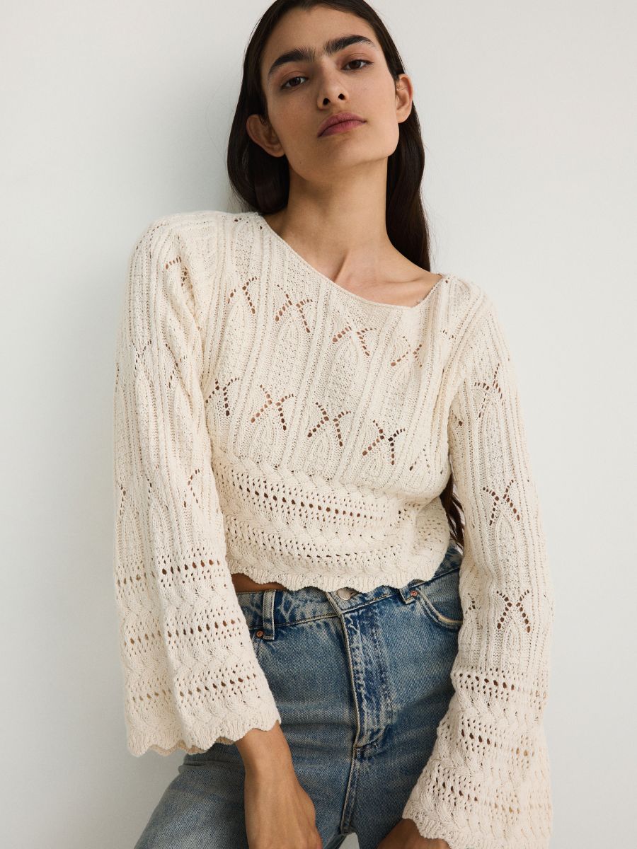 Krótki ażurowy sweter - kremowy - RESERVED
