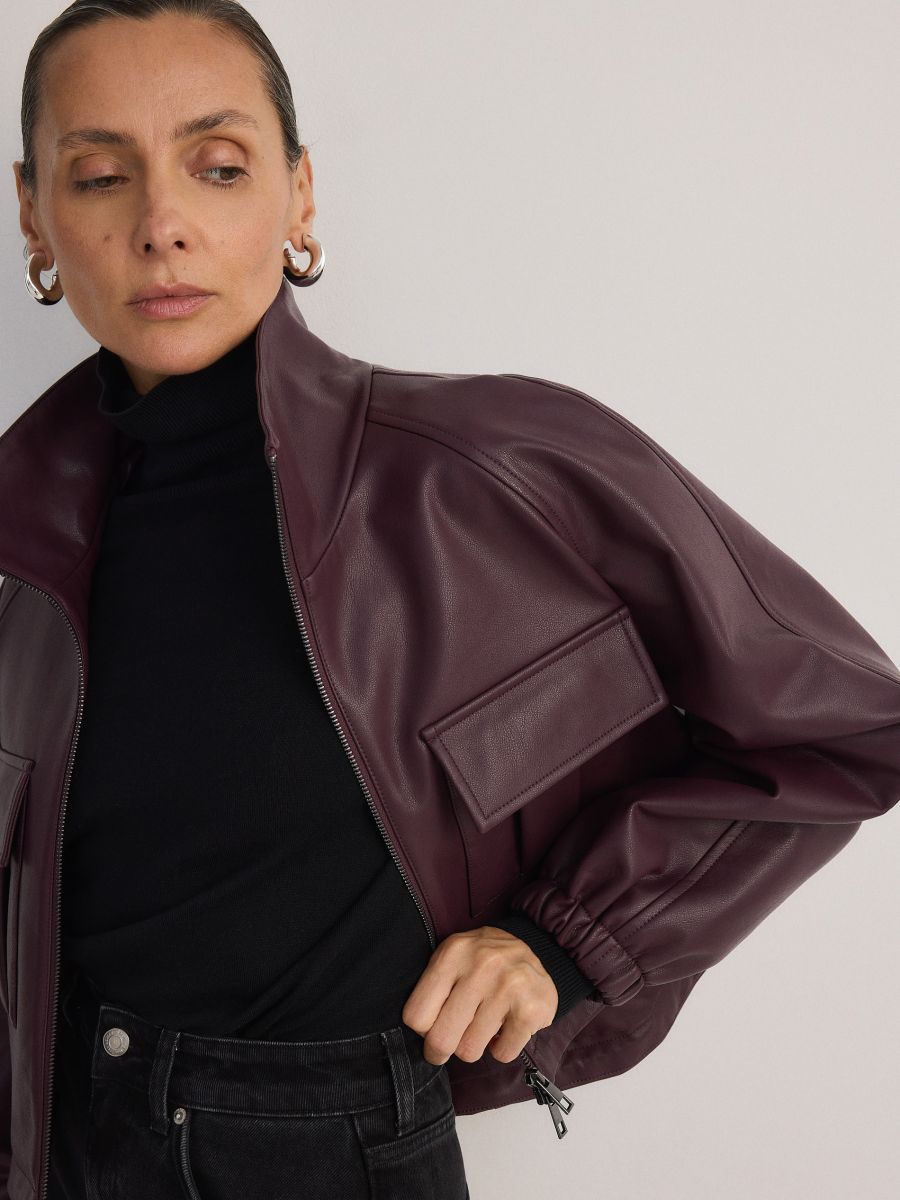 Veste courte en cuir synthétique - Bordeaux - RESERVED