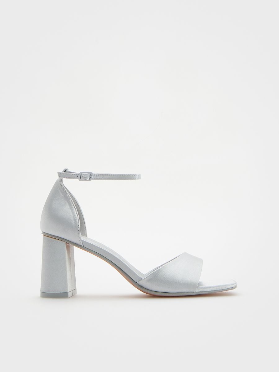 Block heel sandals